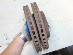 SSANGYONG KYRON 2.0D 08r TARCZE HAMULCOWE PRZÓD