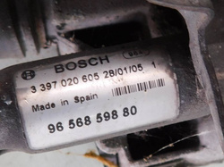 PEUGEOT 407 SW 2005r SILNICZEK WYCIERACZKI PRAWY