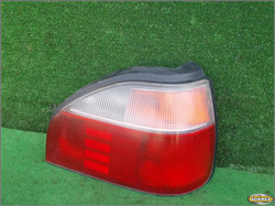NISSAN SUNNY 2.0 96r 3D HB - LAMPA PRAWA TYŁ