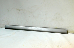 MERCEDES W210 LIFT SEDAN 2.2 CDI 01r LISTWA DRZWI LEWY PRZÓD A2106908962