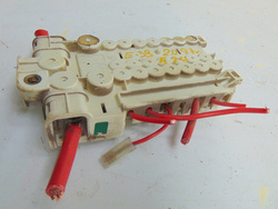 BMW E39 520 96r SKRZYNKA BEZPIECZNIKÓW 61138370640