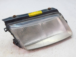 VW PASSAT B5 1.6 97r - LAMPA PRAWY PRZÓD