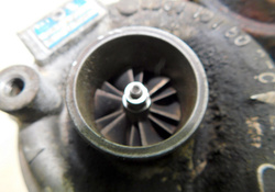 VW PASSAT B5 FL 1.8T TURBOSPRĘŻARKA TURBO 058145703J