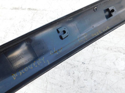 DISCOVERY III L319 04r LISTWA SZYBY CZOŁOWEJ LEWA