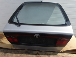 TOYOTA COROLLA E10 LIFTBACK KLAPA BAGAŻNIKA BLENDA