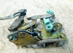 MITSUBISHI CANTER 3.3 TD 95r ZAMEK DRZWI LEWY PRZÓD