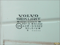 VOLVO V40 1.9TD 98r - SZYBA DRZWI LEWA TYŁ
