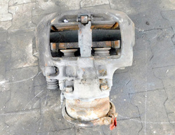 MERCEDES 2628 ECONIC 01r ZACISK PRAWY PRZÓD