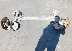 RENAULT KANGOO II 1.5 D 08r BELKA ZAWIESZENIA OŚ TYŁ TYLNA 