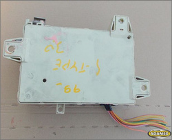 JAGUAR S-TYPE 3.0 V6 99r - SKRZYNKA BEZPIECZNIKÓW