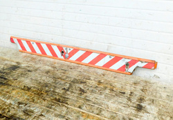 MERCEDES ECONIC 957.661 03r OM906 ATRAPA LISTWA POD SZYBĘ MASKA 9576250010