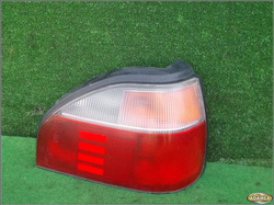 NISSAN SUNNY 2.0 96r 3D HB - LAMPA PRAWA TYŁ