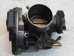 AUDI A3 8L 1.6 96-03r PRZEPUSTNICA 