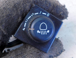 MITSUBISHI CANTER 3.3 TD 95r PRZEŁĄCZNIK REGULACJI WYSOKOŚCI ŚWIATEŁ