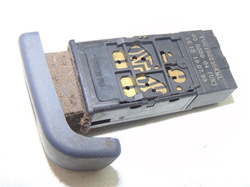 FREELANDER  PRZEŁĄCZNIK WYCIERACZKI  TYŁ YUG102230