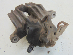 AUDI A3 8L TDI 99r ZACISK PRAWY TYŁ 