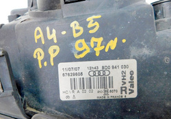AUDI A4 B5 1.6 94-01 LAMPA REFLEKTOR PRAWY PRZÓD 8D0941030 