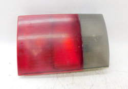 AUDI 80 B4 2.0 93r LAMPA LEWA TYŁ W KLAPĘ SEDAN 