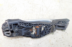 SKODA OCTAVIA II 2005r KLAMKA PRAWY PRZÓD SREBRNA LA7W  