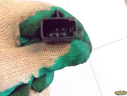 TOYOTA PREVIA II 04r - PODNOŚNIK SZYBY PRAWY PRZÓD