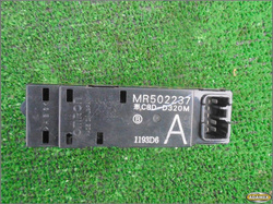 MITSUBISHI OUTLANDER I 2.4 05r - PRZEŁĄCZNIK SZYBY