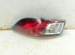 MAZDA 3 II BL 2012r 2.0 B  SEDAN LAMPA PRAWY TYŁ Z BŁOTNIKA