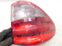 MERCEDES W210 LIFT KOMBI 2.7 01r LAMPA Z BŁOTNIKA PRAWY TYŁ 