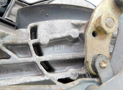 MERCEDES W210 LIFT KOMBI 2.7 01r MECHANIZM SILNIK WYCIERACZEK PRZÓD 3391098