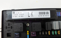 OPEL ASTRA H III  1.4 90KM 09 GTC SKRZYNKA BEZPIECZNIKÓW MODUŁ BSI 13268301