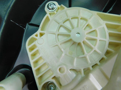 DISCOVERY III L319 04r PODNOŚNIK SZYBY TYŁ LEWY