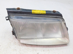 VW PASSAT B5 1.6 97r - LAMPA PRAWY PRZÓD