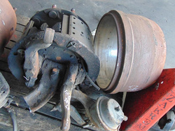 VOLVO FH12 380KM 96r ZWROTNICA LEWY PRZÓD BĘBEN