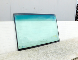 MERCEDES ECONIC 03r SZYBA CZOŁOWA PRZEDNIA 