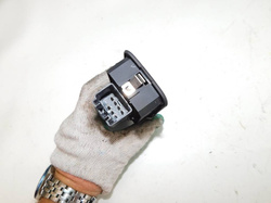 DISCOVERY III L319  PRZEŁĄCZNIK SZYBY PRZÓD PRAWY