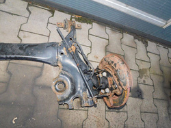 SMART FORFOUR I 2006r BELKA OŚ ZAWIESZENIA TYŁ