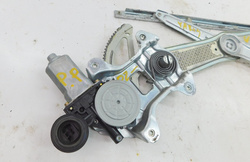 TOYOTA YARIS VERSO 1.4 D4D PODNOŚNIK SZYB PRAWY PRZÓD 