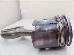 IVECO EuroTech 440KM 2001r - TŁOK Z KORBOWODEM