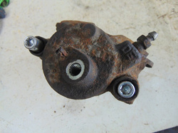 SKODA OCTAVIA I 1.9TDI 98r ZACISK PRAWY PRZÓD