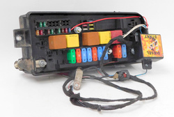 OPEL VECTRA C 1.9 CDTI SKRZYNKA BEZPIECZNIKÓW 