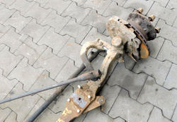 MITSUBISHI CANTER 3.3 TD 95r BELKA ZAWIESZENIE OŚ ZWROTNICE PRZÓD 
