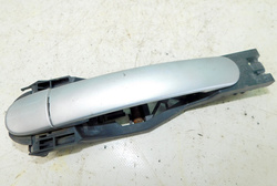 SKODA OCTAVIA II 2005r KLAMKA PRAWY PRZÓD SREBRNA LA7W  