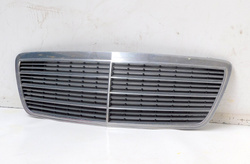 MERCEDES W210 LIFT SEDAN 2.2 CDI 01r ATRAPA CHŁODNICY GRILL KRATKA  