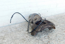 MERCEDES ECONIC 957.661 03r ZACISK LEWY TYŁ 2 OŚ 