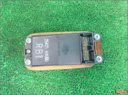 NISSAN MAXIMA QX 98r - PRZEŁĄCZNIK SZYBY PRAWY TYŁ