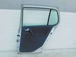 VW POLO III 1.4MPI 5D 2001r DRZWI PRAWY TYŁ  SREBRNE