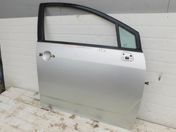 TOYOTA COROLLA VERSO E120 2.0D 2005r DRZWI PRAWY PRZÓD LAKIER 1C0