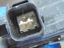 HYUNDAI SANTA FE I 2.0 05r ZAMEK DRZWI TYŁ LEWY