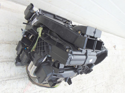 AUDI A3 II 8P 3D 2.0FSI 04r NAGRZEWNICA VALEO EU