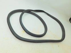 RENAULT CAPTUR I 2015r USZCZELKA DRZWI PRAWY TYŁ