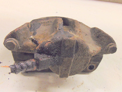 RENAULT MEGANE II 1.5 DCI 04r ZACISK LEWY PRZÓD